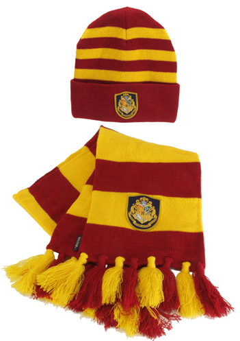Hogwarts Scarf & Hat by Harry Potter